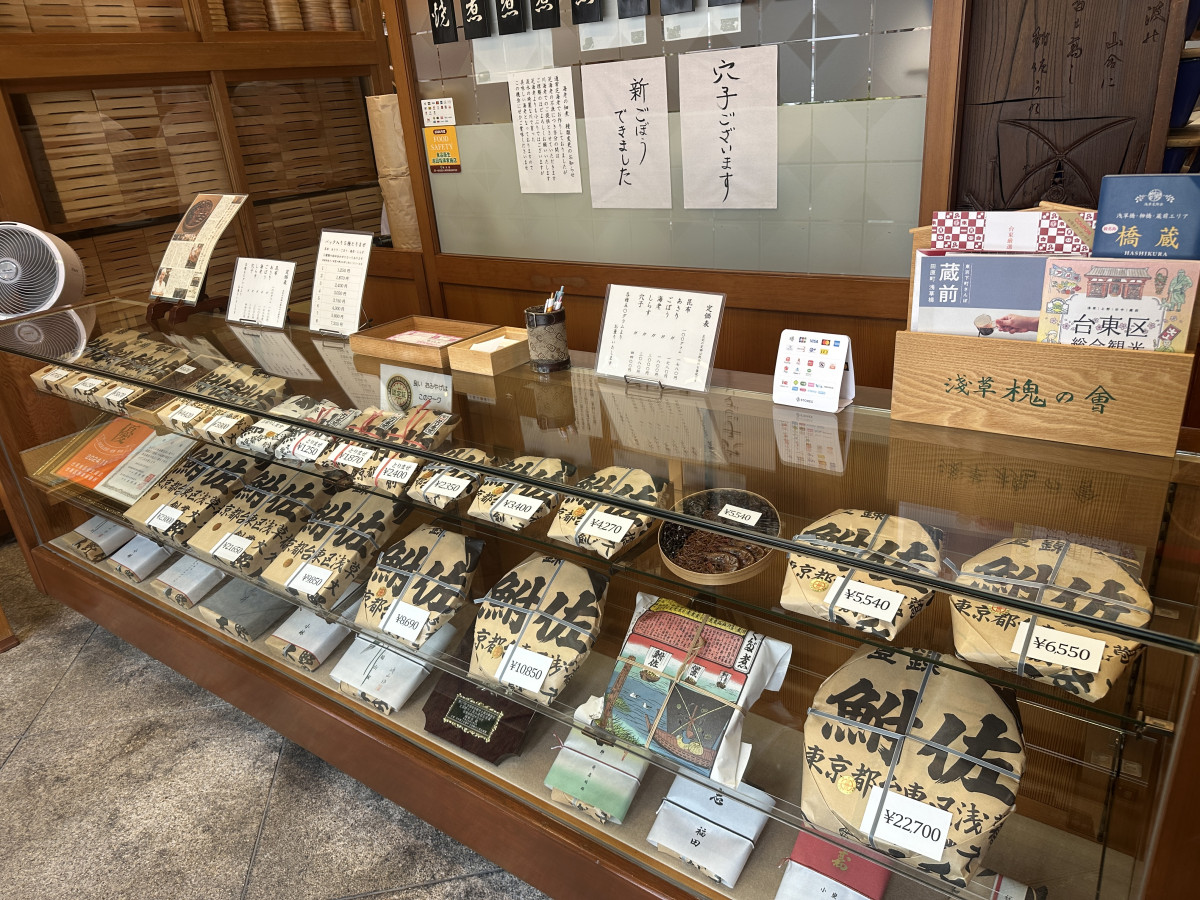 店頭の佃煮（詰合せ 1,250円から/税込み）